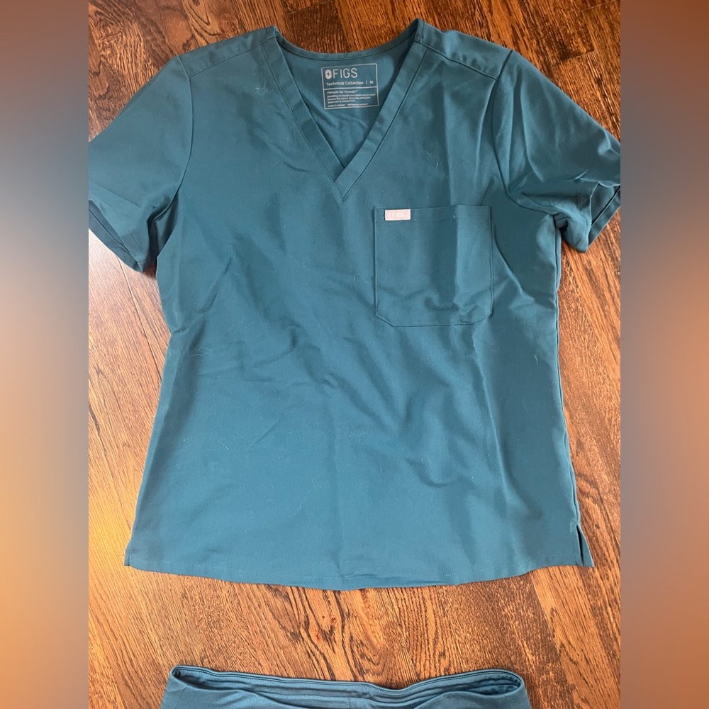 FIGS Catarina scrub top